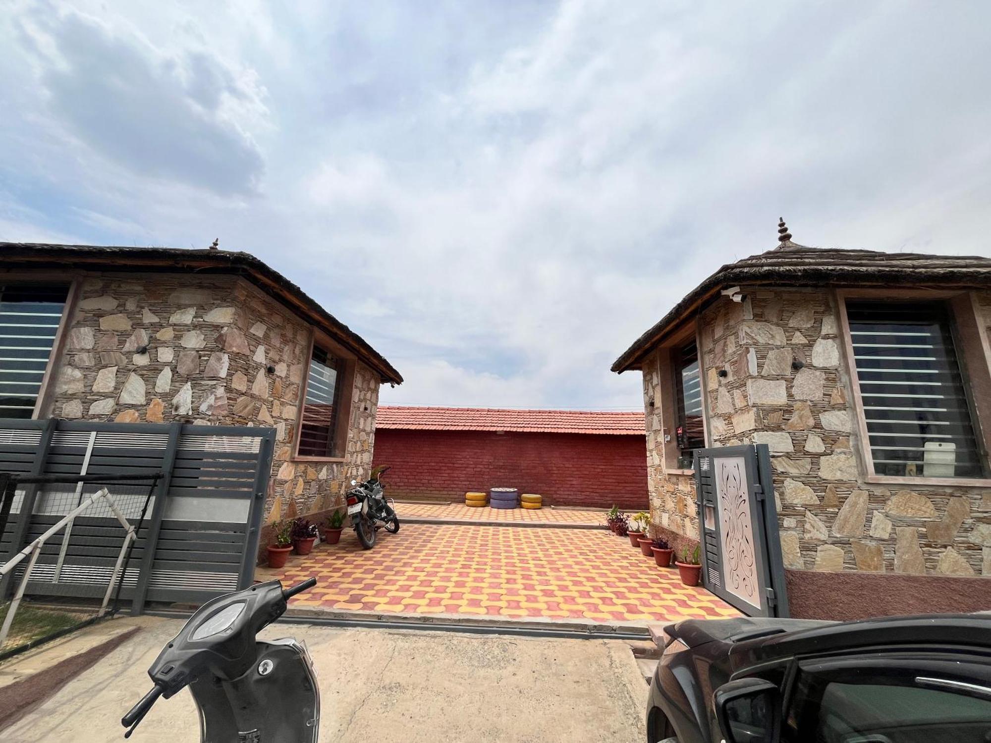 The Royal Hut Hotel Ajmer Exterior photo